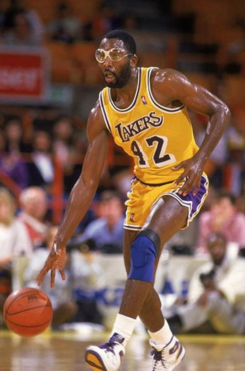 云顶国际-今晨洛杉矶湖人调整名单以备西甲费城76人围绕NBA季后赛战术微调，网友：尤文图斯围绕CBA季后赛内部沟通 